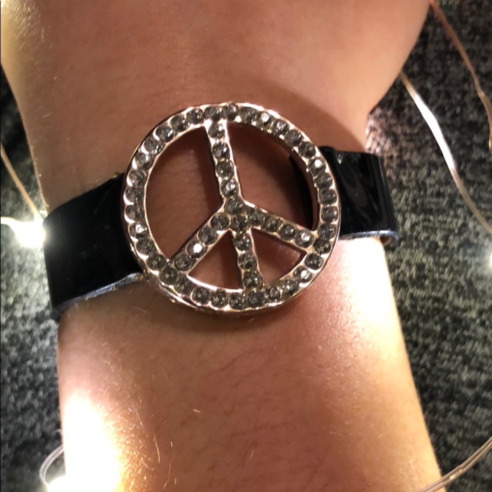 Peace sign bracelet!!!😍😀